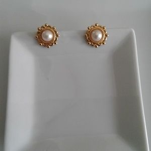 Avon clip vintage earrings